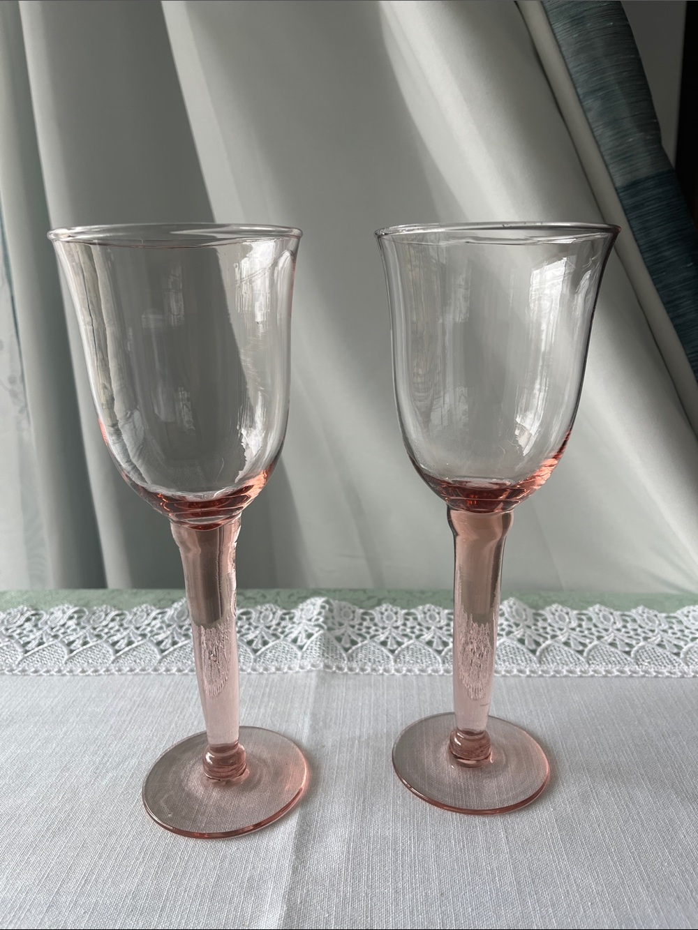 Vintage Hand-Blown Blush Pink Stemmed Wine Glasses - Set of 6 Approx 8 3/4” - Picture 1 of 4